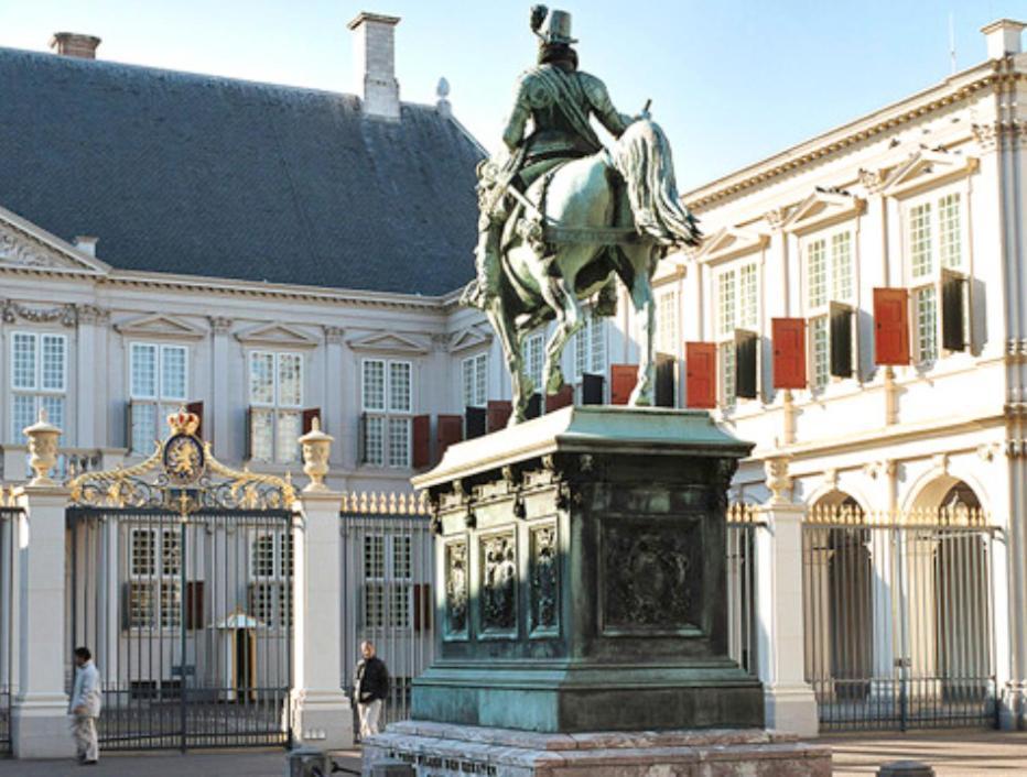 Adam & Eve Paleisstraat Hotel