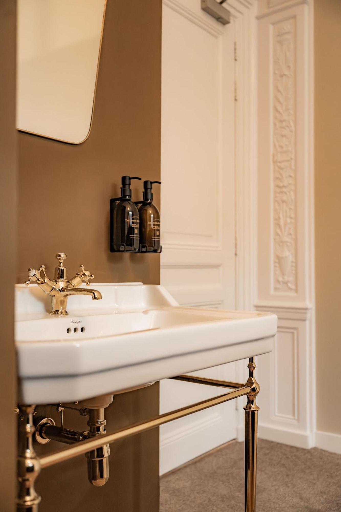 Adam & Eve Paleisstraat Hotel 4*